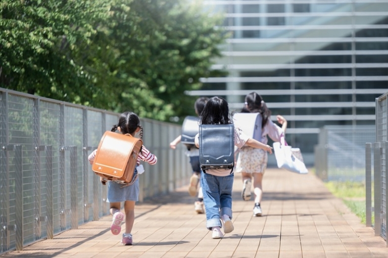 假期結束孩子拒絕上學?從作息調整到情緒支援 醫生教6招協助學童平穩過渡